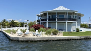 Awesome circular home with views of Champlain Bayou and Tampa Bay.