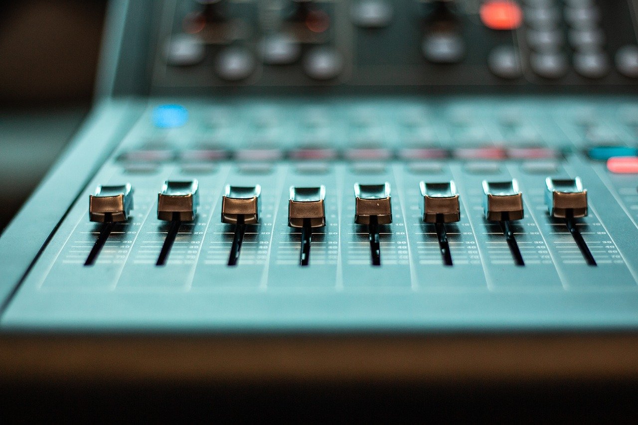 What Features Does A Pontoon Boat Console Offer?