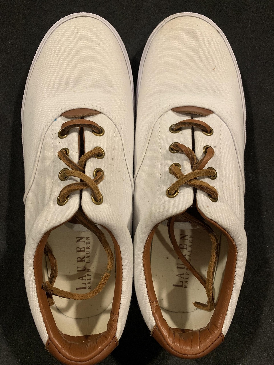 What Are The Advantages Of Leather Boating Shoes?
