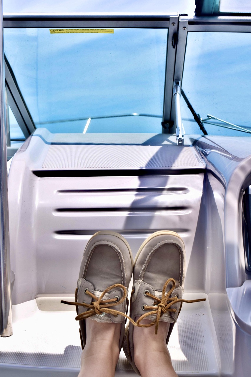 What Are The Advantages Of Leather Boating Shoes?