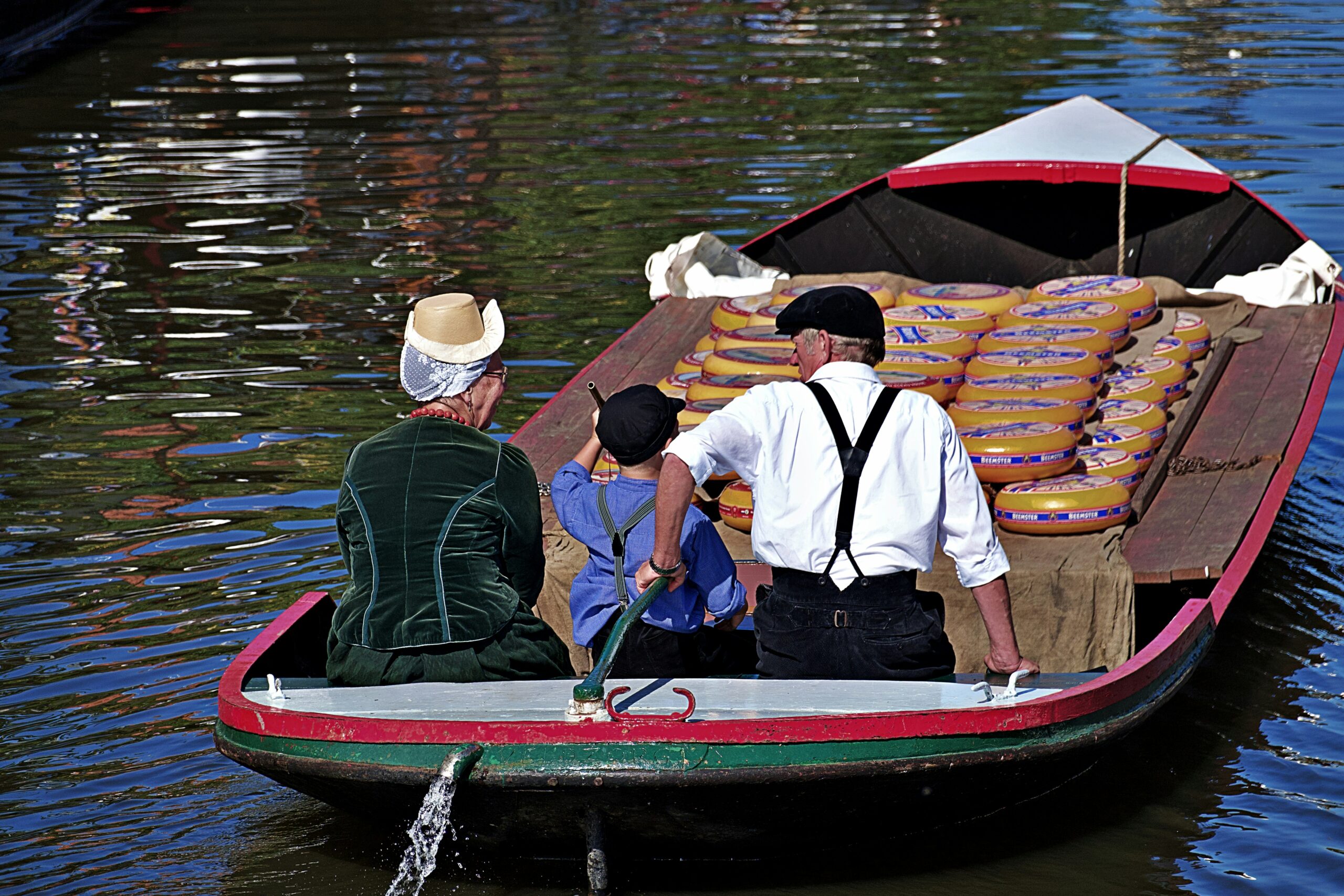 What Are Some Popular Boating Totes?